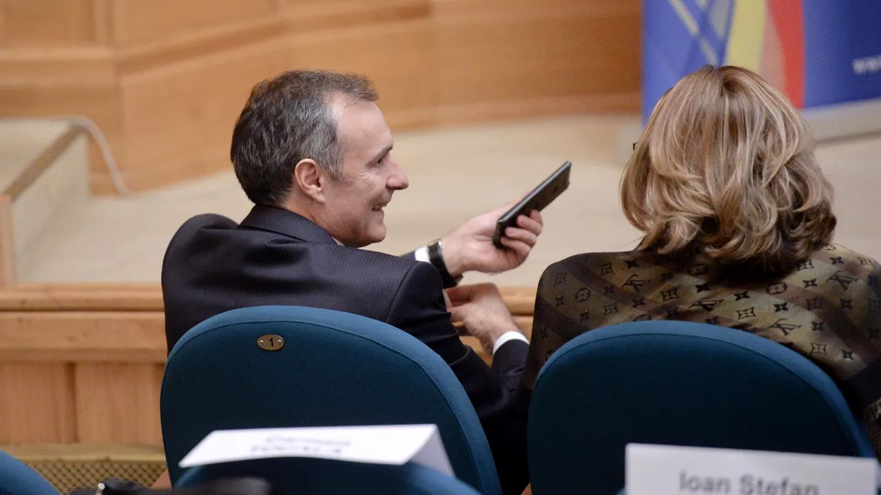Florian Coldea, la ceremonia în care SNSPA îi acordă titlul de Doctor Honoris Causa lui Frans Timmermans | FOTO