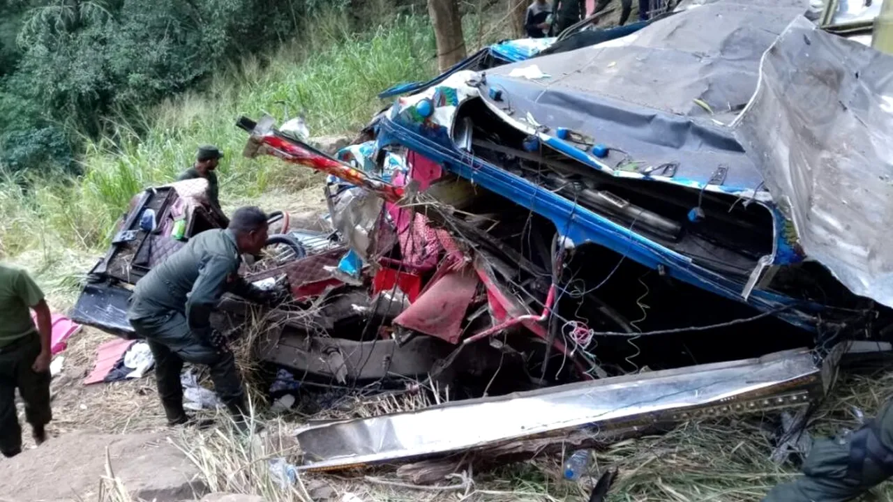 Zeci de oameni au murit în urma unui accident de autobuz produs în Peru