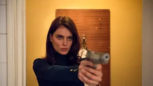 Cronici pozitive pentru Porumboiu la Cannes/ „La Gomera”, un film noir incisiv şi cu umor