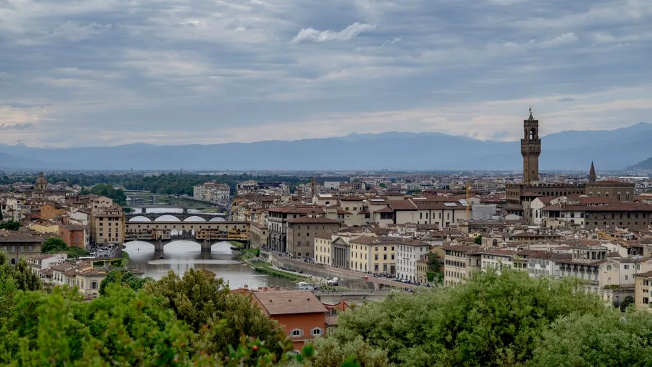 O destinație spectaculoasă lângă Florența, unde Leonardo da Vinci deținea un teren cu măslini: dealul plin de istorie