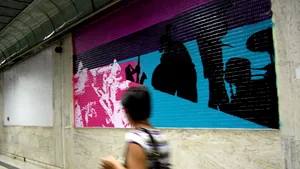Intervenţiile artistice din staţia de metrou Piaţa Victoriei - expuse la Cărtureşti