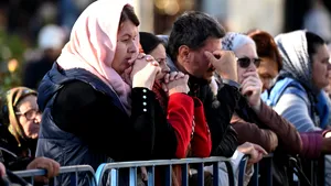 Aproape 55.000 de pelerini au trecut pe la racla cu moaştele Sfintei Cuvioase Parascheva