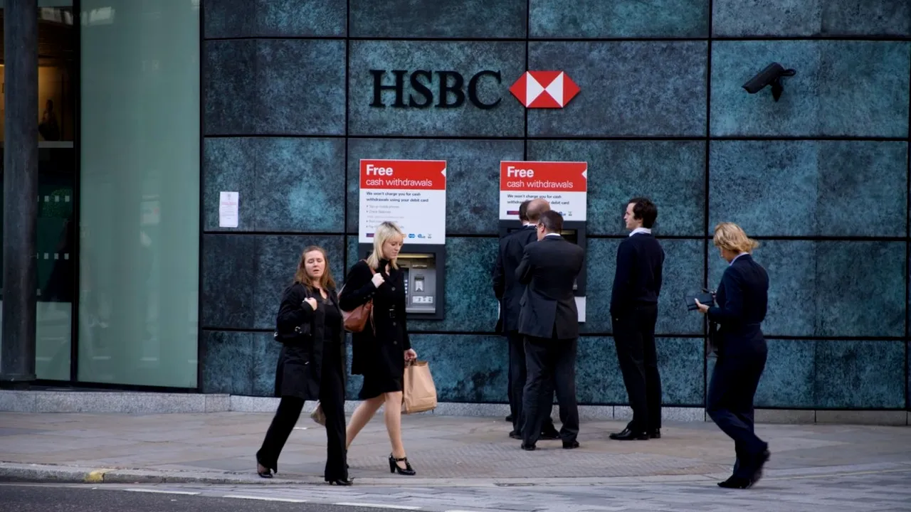 HSBC renunţă la cel puţin 200 de manageri principali de operaţiuni în cadrul reducerilor la nivel global