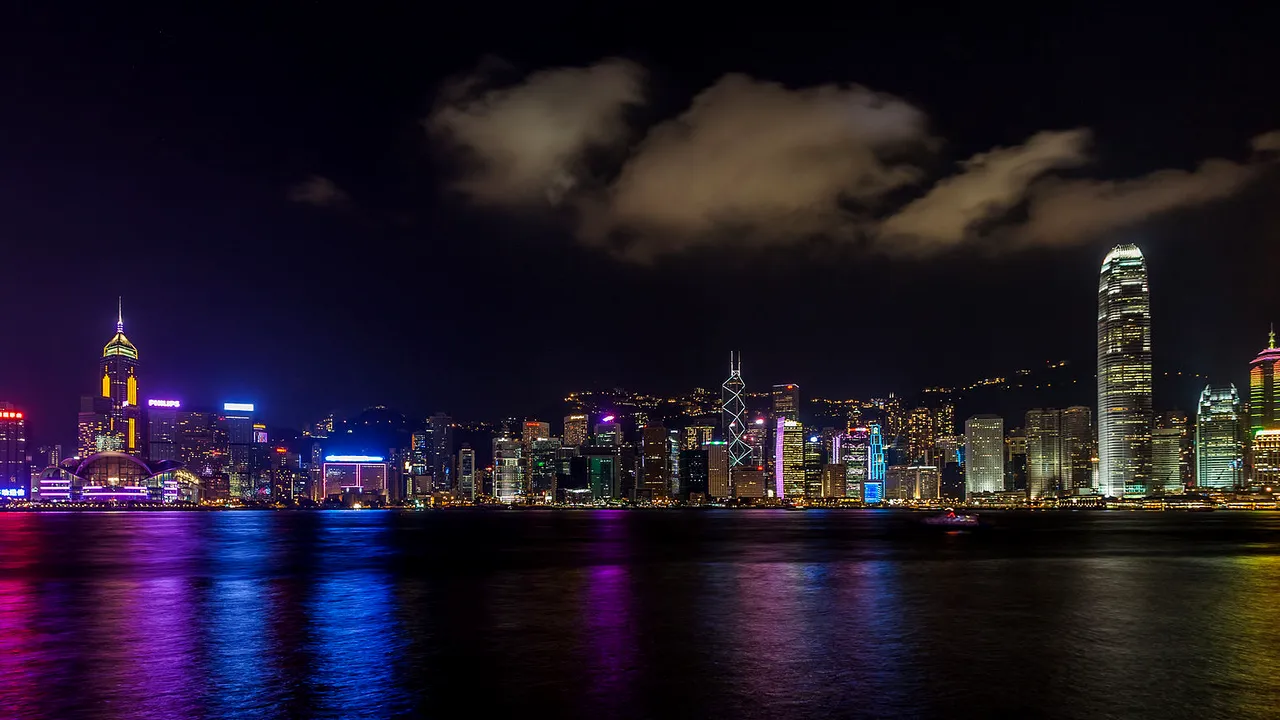 Hong Kong ar putea menţine restricţiile pandemice până în 2024. Exodul firmelor i-ar putea provoca declinul financiar