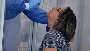 Testare anti-coronavirus înainte de slujbă. O biserică le oferă credincioşilor teste şi măşti de protecţie gratuit