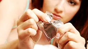 Un cetăţean a reclamat la Protecţia Consumatorilor că i s-a rupt prezervativul în timpul folosirii