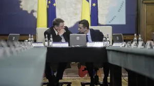 Un fost premier încearcă să pună frână alegerilor şi îi cere preşedintelui Iohannis să intervină