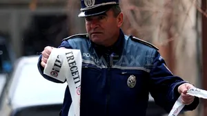 Banii de la agenţia CEC din Argeş au fost furaţi după ce infractorii au găsit cheia de la seif