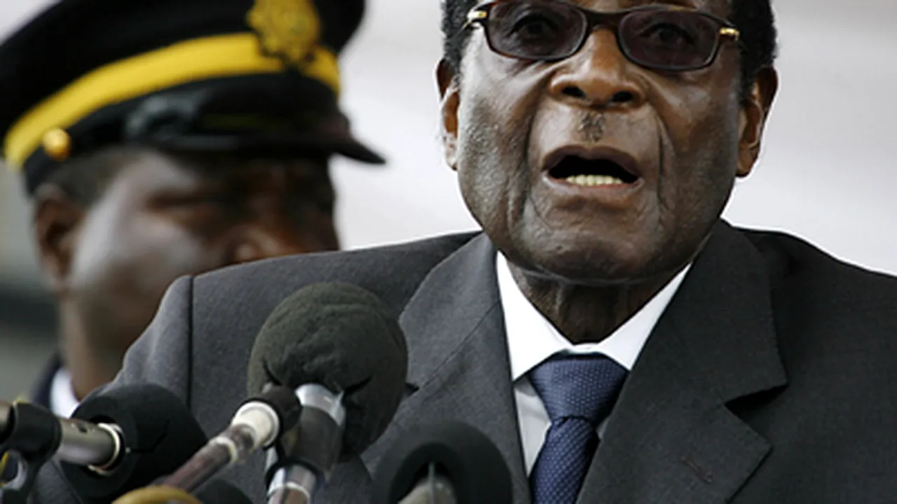 Jurnalişti atacaţi în timp ce fotografiau o casă care i-ar aparţine lui Mugabe