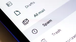 Război cibernetic: Ucraina trimite mesaje spam în Rusia pentru a informa cetăţenii cu privire la invazia lansată de Putin