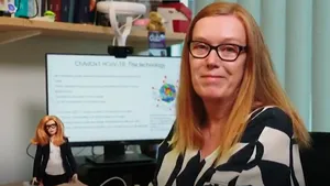 Barbie celebrează femeile din prima linie în lupta anti-COVID. O păpuşă va căpăta chipul lui Sarah Gilbert, creatoare a vaccinului AstraZeneca 