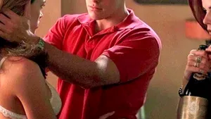 Un bărbat şi-a strangulat soţia după o partidă de amor în trei la care au invitat încă o femeie