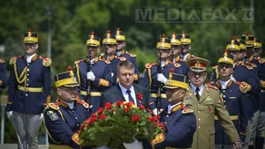 Preşedintele Iohannis a depus o coroană de flori la comemorarea de Ziua Eroilor - FOTO