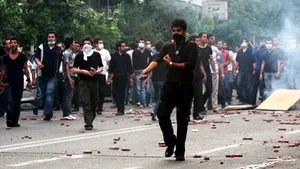 Gardienii Revoluţiei ameninţă manifestanţii cu o confruntare