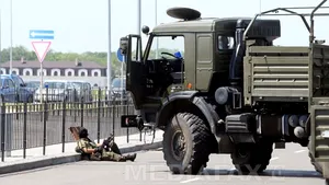 CRIZA DIN UCRAINA: Patruzeci de morţi la Doneţk, unde armata a preluat controlul asupra aeroportului