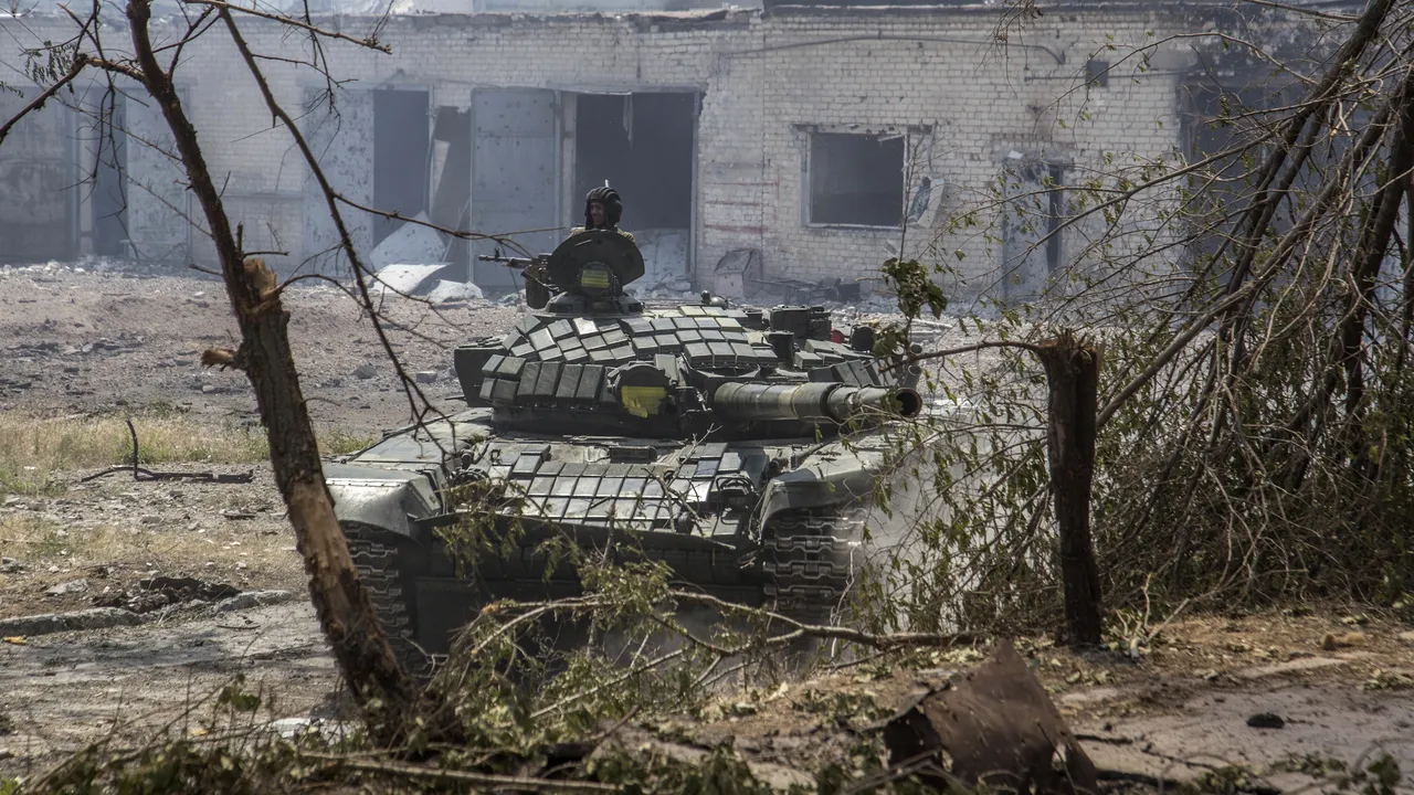 Războiul din Ucraina, ziua 107. Ruşii aruncă la groapa de gunoi cadavrele celor ucişi în Mariupol / Continuă bombardamentele / Armata ucraineană înregistrează mici progrese în Sevierodoneţsk / UE muştruluieşte Ungaria / Elveţia sancţionează soţia unui oligarh / Nou schimb de prizonieri