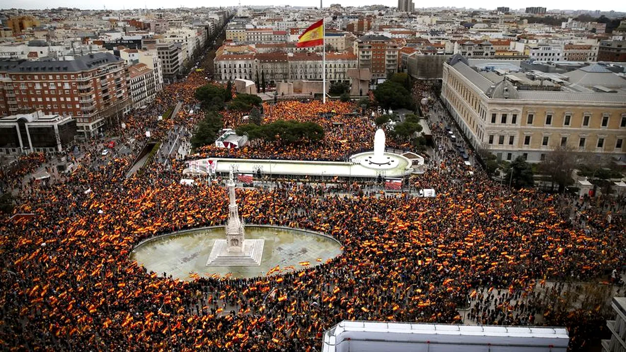 Proteste în Spania: 45.000 de oameni în stradă, pe fondul discuţiilor privind Catalonia