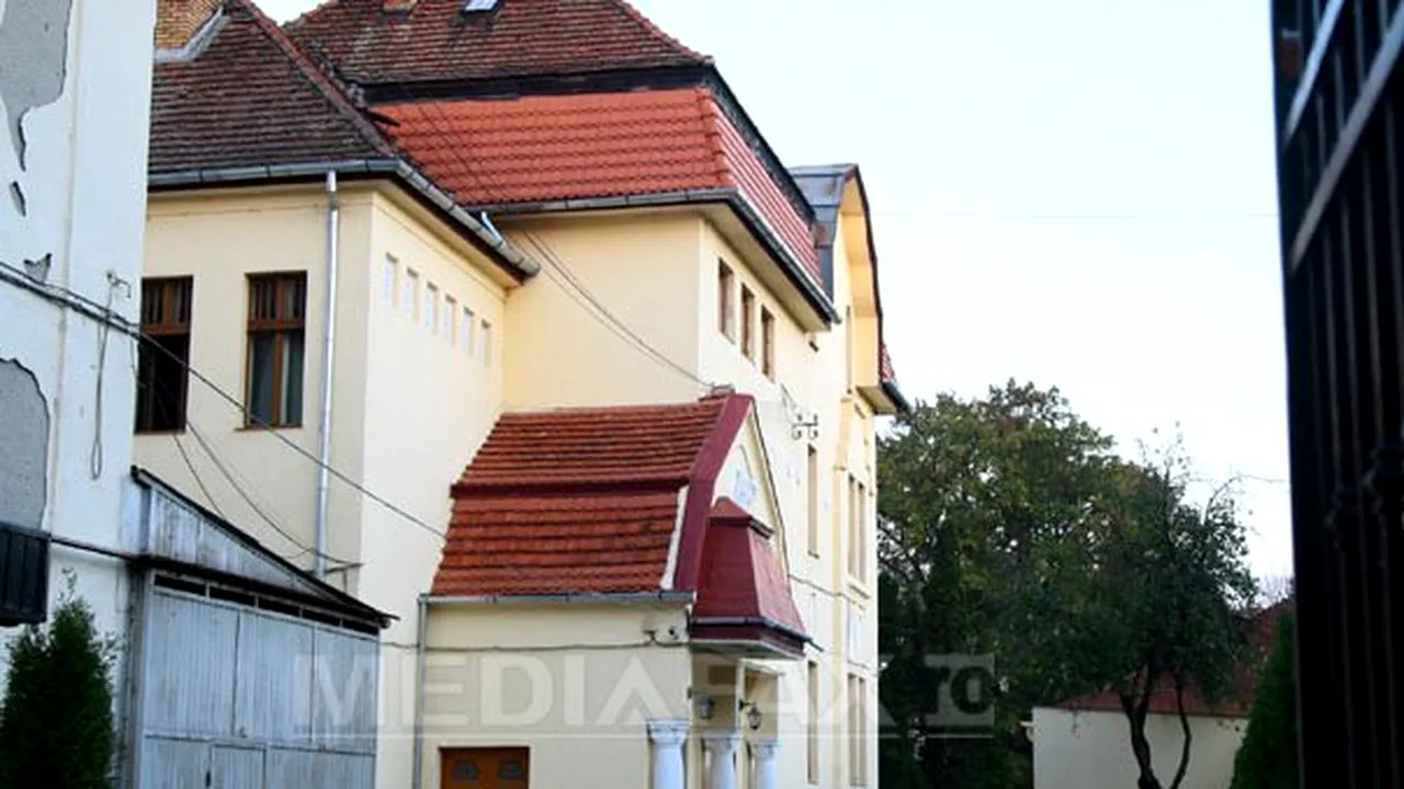 Amendă pentru muzica dată prea tare la o nuntă de romi, organizată într-o curte din Târgu Jiu