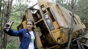 De ce ar cumpăra turiştii aşa ceva: Îngheţată radioactivă şi borcane cu aer contaminat, vândute la Cernobîl