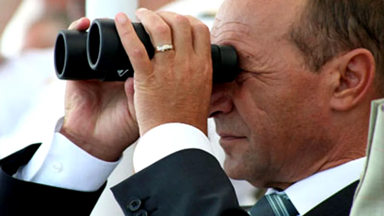 Băsescu: Nava România va acosta liniştit în port, trecând cu bine prin criza economică