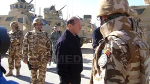 Băsescu le-a urat militarilor români de la Qalat să se întoarcă toţi acasă - GALERIE FOTO