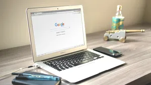 Cum îţi poţi îmbunătăţi imaginea pe internet. Costă între 4.000 şi 5.000 de dolari pe lună, iar Google „uită” informaţiile 