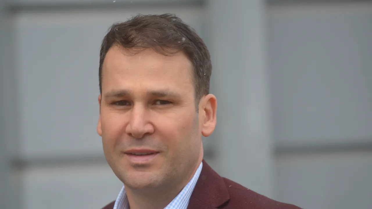 Coagularea stângii la Bucureşti începe cu stângul. Robert Negoiţă ia distanţă de PSD-ul Gabrielei Firea: „Nu voi mai candida din partea PSD”