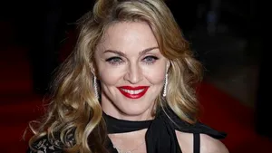 Madonna, acuzată că a folosit o falsă maşină de poliţie pentru a scăpa de aglomeraţie, la Londra - VIDEO