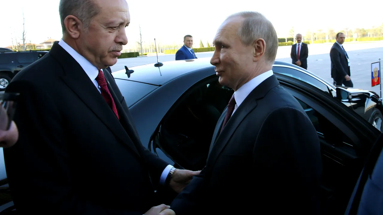 Putin îl felicită pe Erdogan pentru realegerea sa în funcţia de preşedinte al Turciei