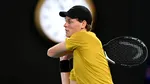 Australian Open. Jannik Sinner și Iga Swiatek se califică în sferturi în minimum de seturi