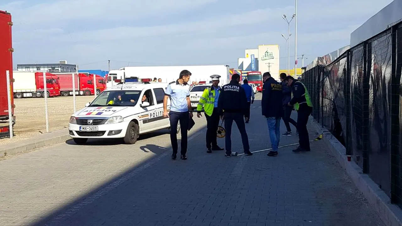 ACCIDENT grav în Argeş: Un şofer a accelerat şi a intrat cu maşina într-un grup de oameni, în curtea unei firme. Un om a murit pe loc 