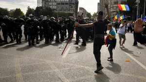 Protestul fermierilor din Piața Victoriei, marcat de violențe: 26 de persoane au fost duse la poliție. 24 de răniți, între care opt jandarmi