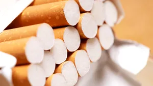 Spargere în noaptea de Revelion: Un tânăr de 18 ani a furat 172 de pachete de ţigări