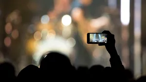 Samsung va prezenta două noi smartphone-uri, unul din gama S şi unul pliabil