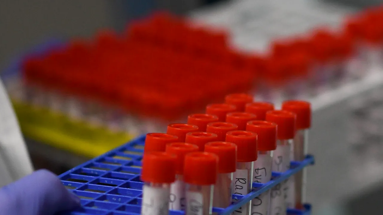Campania de vaccinare împotriva SARS-CoV-2 în SUA: Kiturile conţin şi un card, pentru ţinerea evidenţei