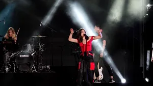 Cea mai tânără cântăreaţă care a depăşit un miliard de vizualizări pe YouTube