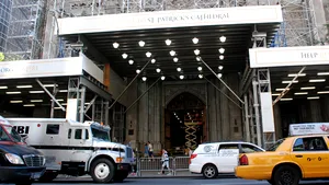 REPORTAJ - Restauratorii de la St Patrick's: O familie de artişti plastici români apreciată la New York - FOTO şi VIDEO