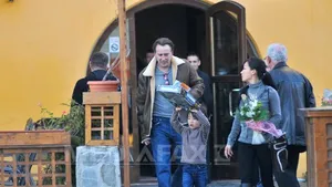 Meniul lui Nicolas Cage la un restaurant din Cluj: cârnaţi, palincă şi tablouri