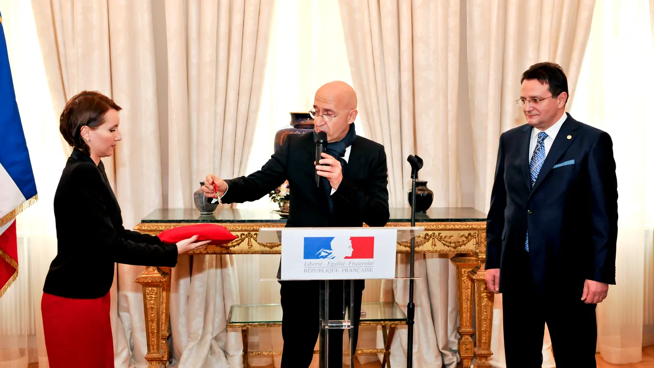 Directorul SRI, decorat de preşedintele Franţei cu Ordinul Legiunii de Onoare - FOTO