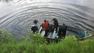 Doi bărbaţi, găsiţi morţi. Maşina în care se aflau a căzut în braţul Borcea al Dunării 