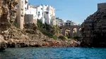 Orașul italian unde oamenii sar de pe balcoane. Un român luptă pentru titlul mondial la competiția inedită