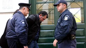 Poliţistul care a ucis un adolescent la Atena, inculpat oficial pentru omucidere voluntară