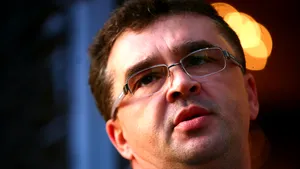Oprişan a cerut demisiile lui Geoană şi Hrebenciuc
