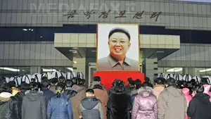 Nord-coreenii trebuie să-şi prezinte omagiile de trei ori pe zi faţă de Kim Jong-Il