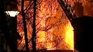 Incendiu de proporţii în piaţa Camden din Londra