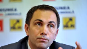 Victor Ponta trebuie să-i plătească 10.000 de lei daune lui Lucian Isar, soţul Alinei Gorghiu. Decizia este definitivă