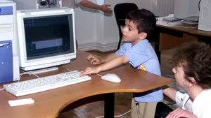 CEDCD: Sute de copii cu dizabilităţi din Capitală au rămas fără stimulentul oferit de Primărie. Datorii derizorii ale părinţilor, între 1 şi 3 lei, au condus la blocarea banilor