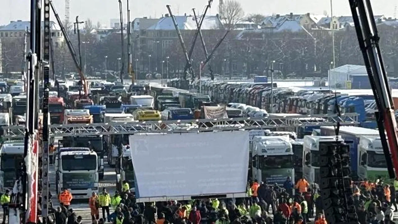Greva transportatorilor paralizează Germania / Şoferii de camion ameninţă guvernul Scholz: Fără noi, rămâneţi fără mâncare

