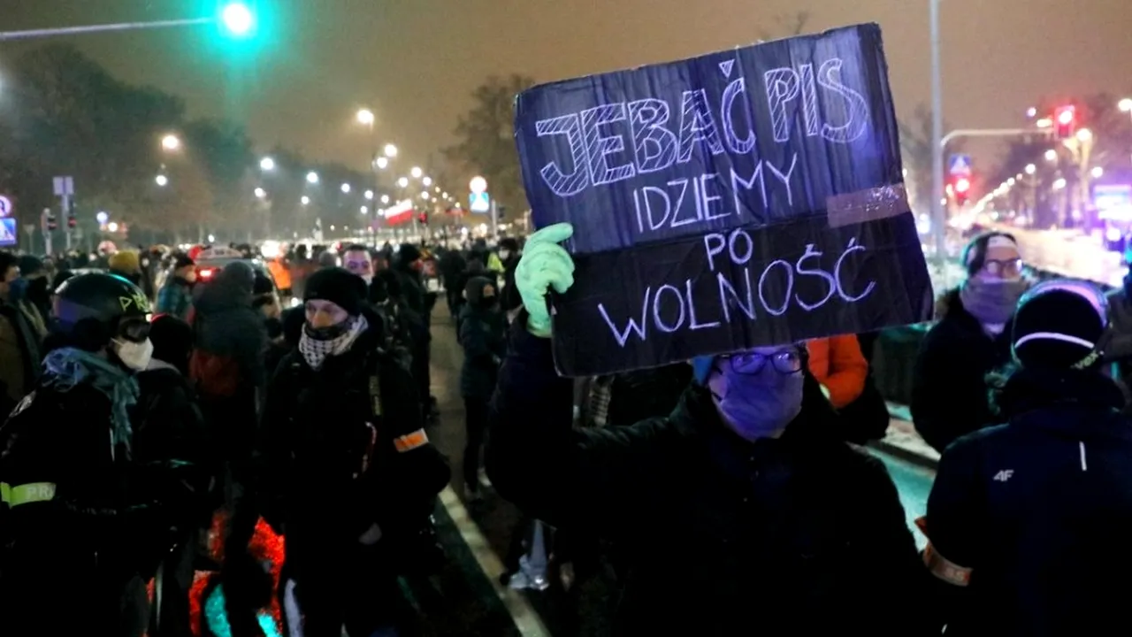 Mii de oameni protestează în Polonia. ”Mi-e frică să mai trăiesc în ţara asta”