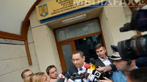 Victor Ponta, la DNA: Am primit o copie a expertizei, am plătit cu 2.000 de lei în plus taxe. Dau declaraţii când mă cheamă procurorul - FOTO, VIDEO
